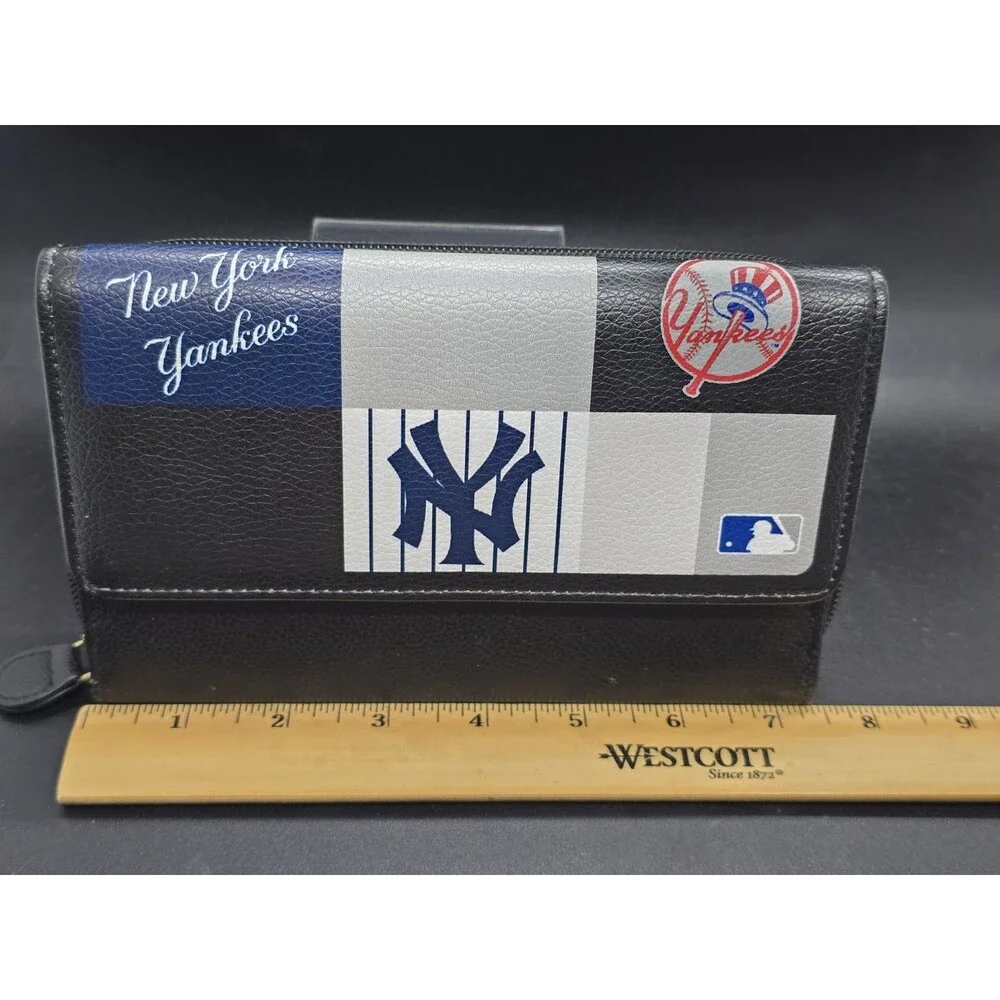 Bradford Exchange NY YANKEES Women’s Large Wallet Zip Snap Closure Clutch *Flaws